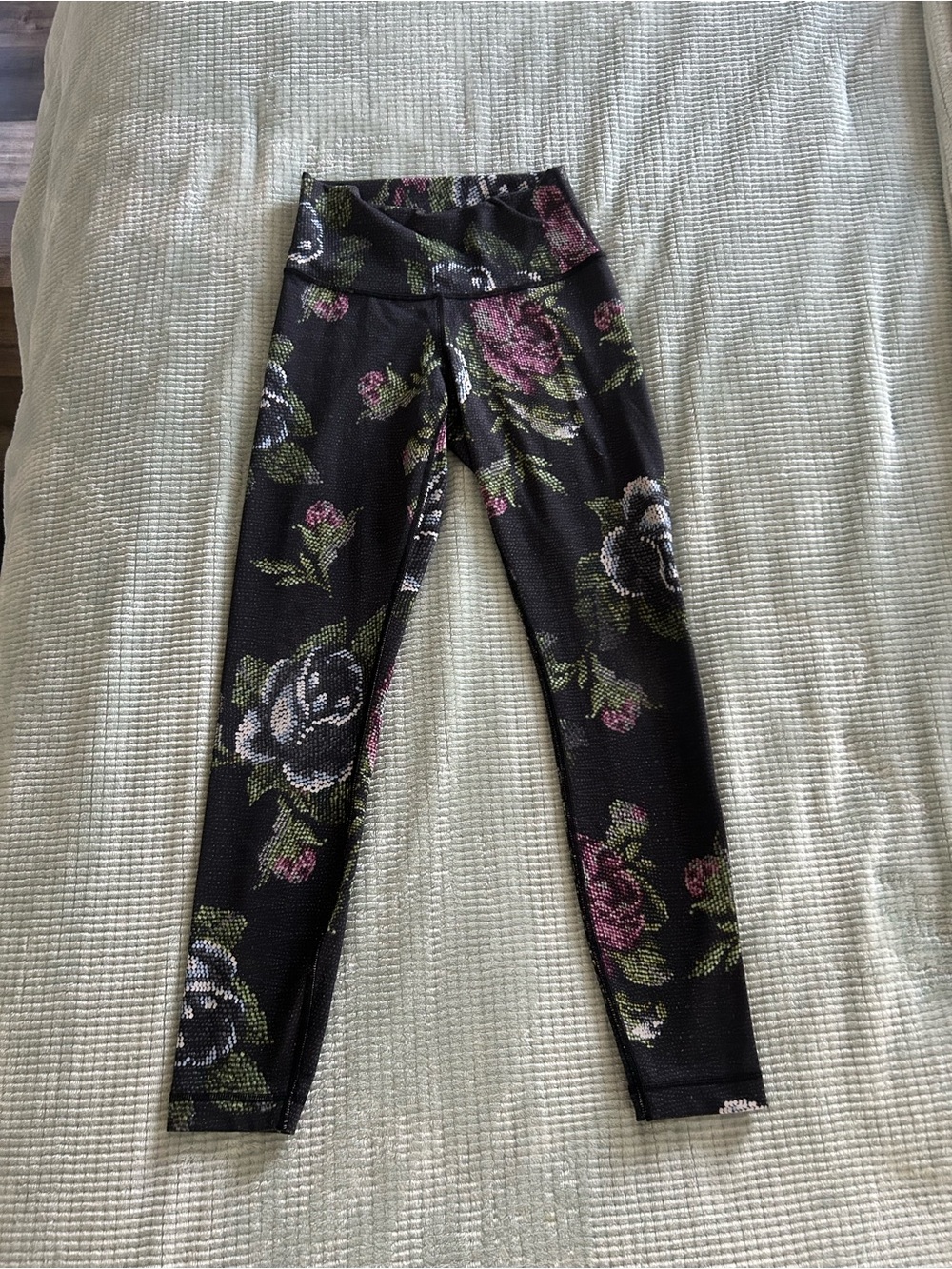 Lululemon Black Floral Print Womens Leggings - Picture 2 of 4
